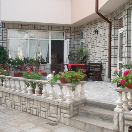 Mania Guest House Kalofer Exterior photo