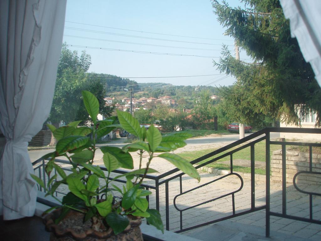 Mania Guest House Kalofer Exterior photo