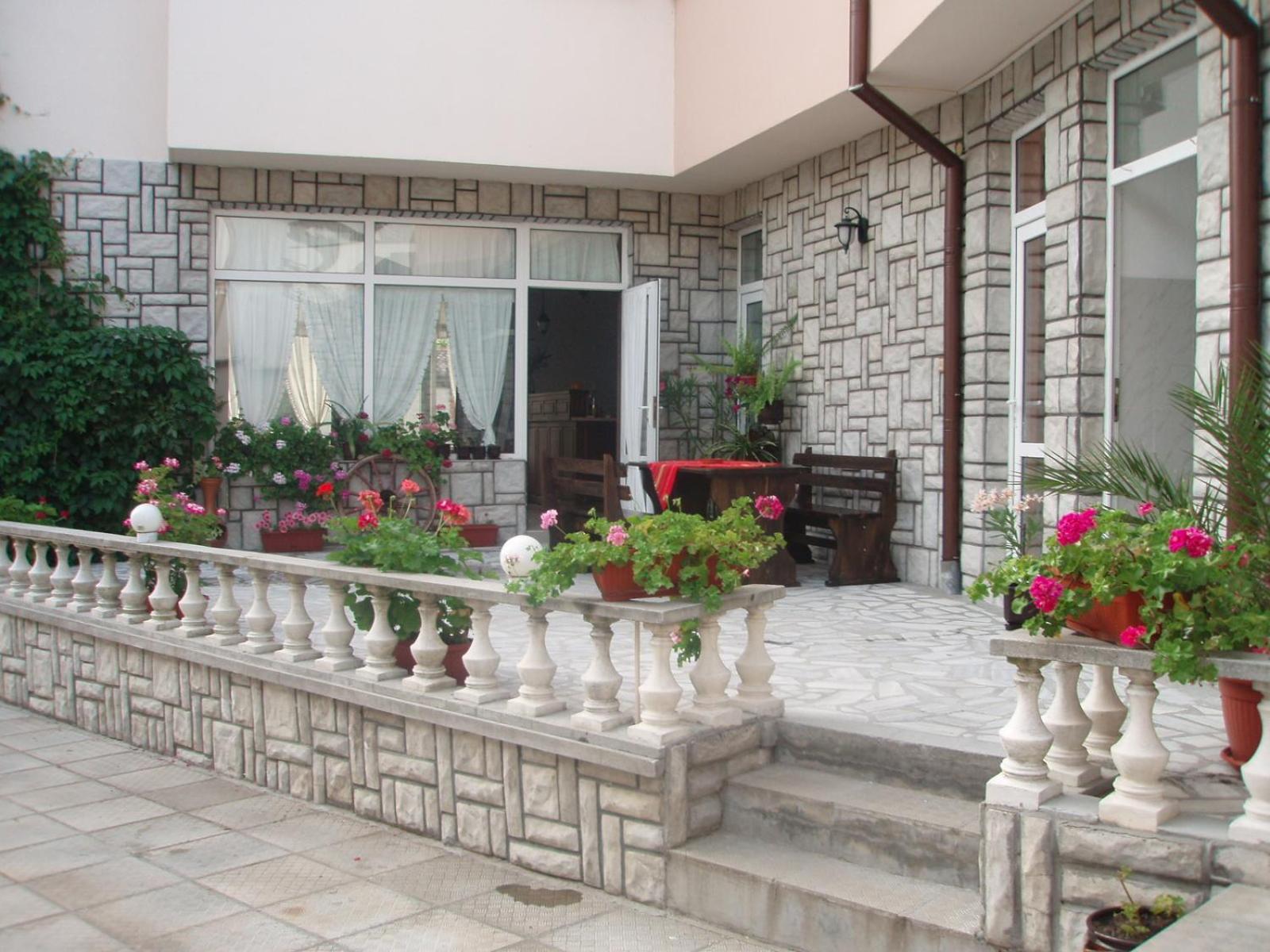 Mania Guest House Kalofer Exterior photo